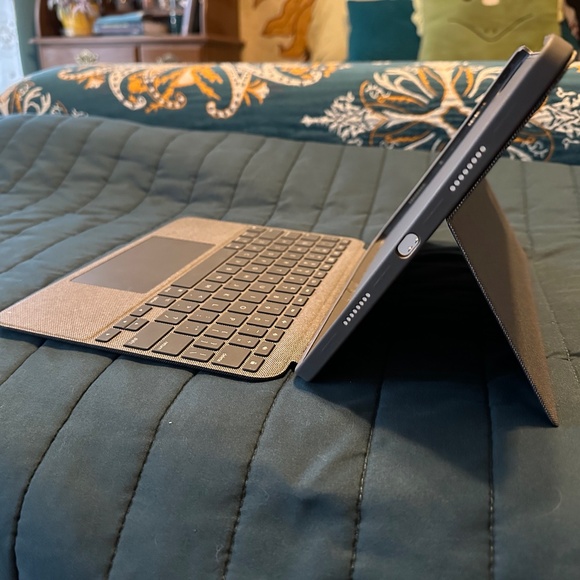 Logitech | iPad Pro 11" (1st-4th Gen) Case with Detachable Keyboard - Picture 3 of 6